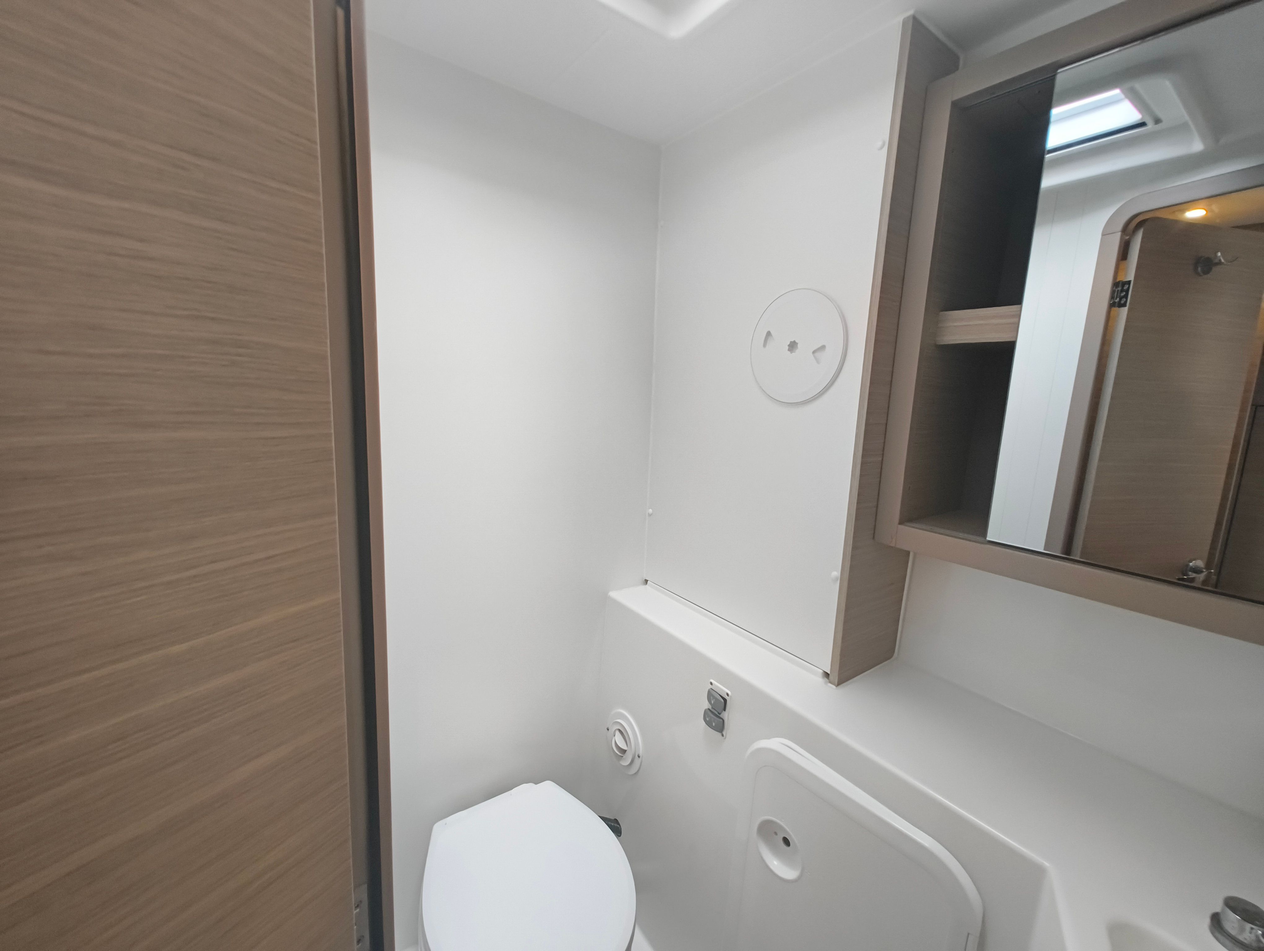Lagoon 42 | Periwinkle