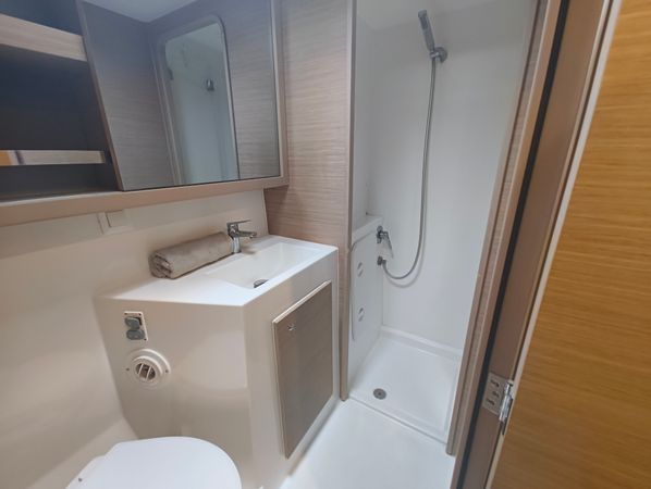 Lagoon 42 | Periwinkle