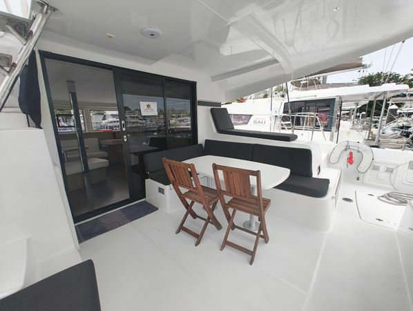 Lagoon 42 | Periwinkle