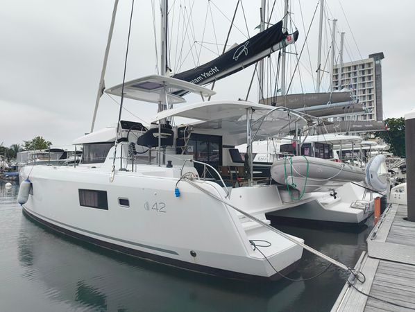 Lagoon 42 | Periwinkle