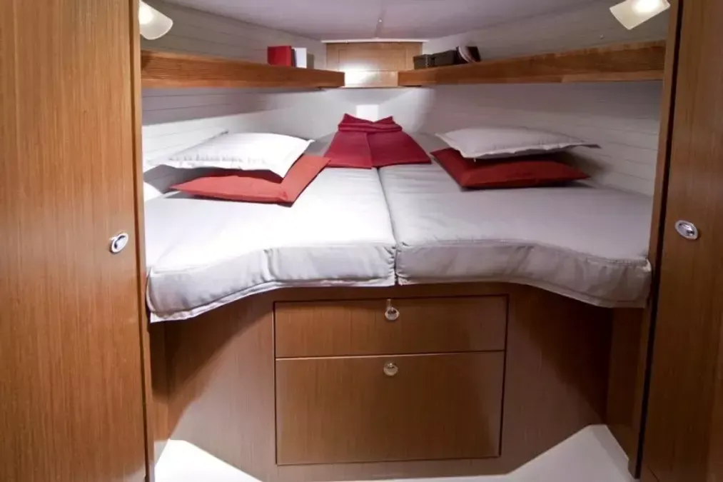 Bavaria Cruiser 32 | Avanti Due