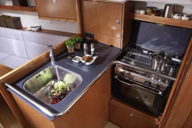 Bavaria Cruiser 32 | Avanti Due