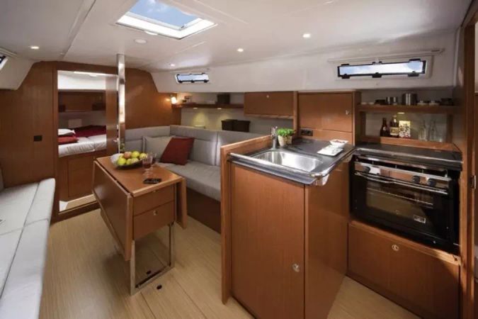 Bavaria Cruiser 32 | Avanti Due