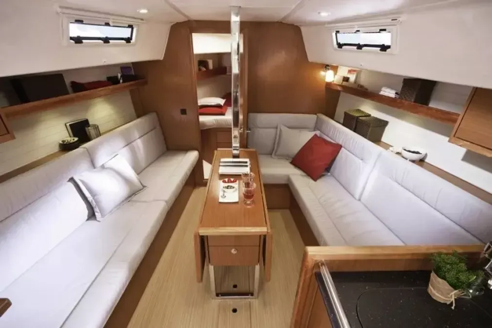 Bavaria Cruiser 32 | Avanti Due