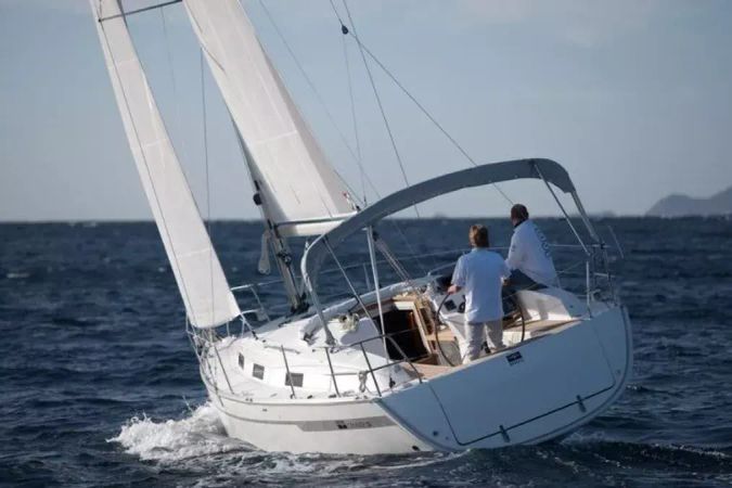 Bavaria Cruiser 32 | Avanti Due