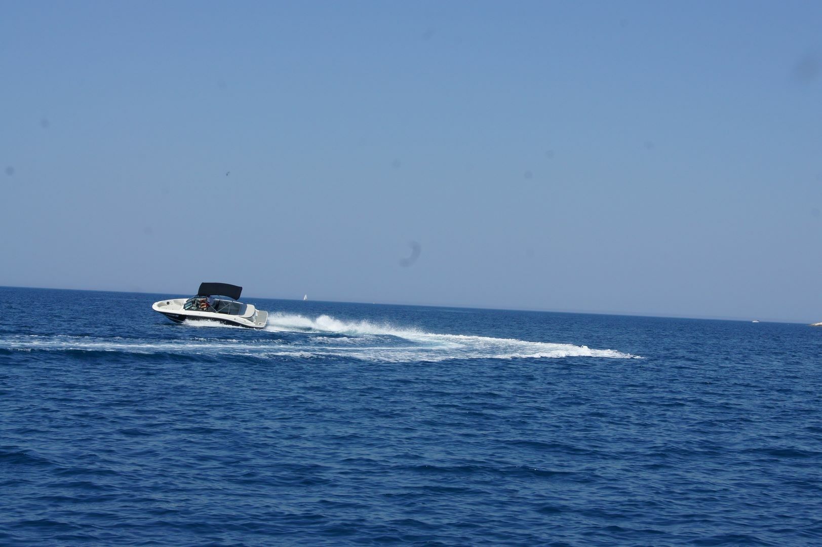 Sea Ray 210 | Black Diamond 1