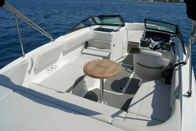 Sea Ray 210 | Black Diamond 1