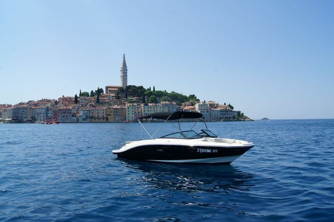 Sea Ray 210 | Black Diamond 1