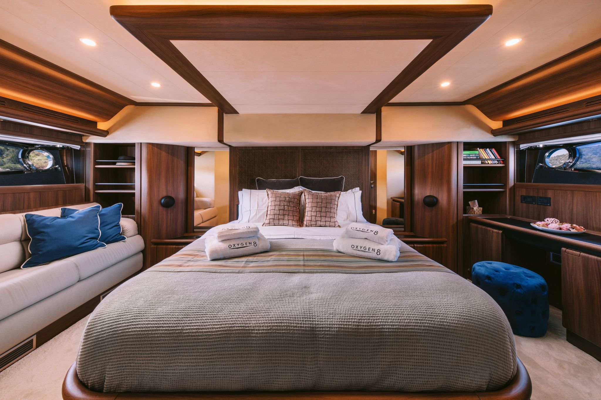 Ferretti 780 | Oxygen 8