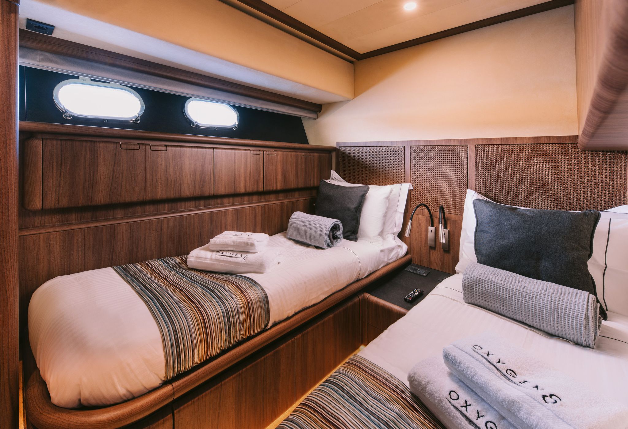 Ferretti 780 | Oxygen 8