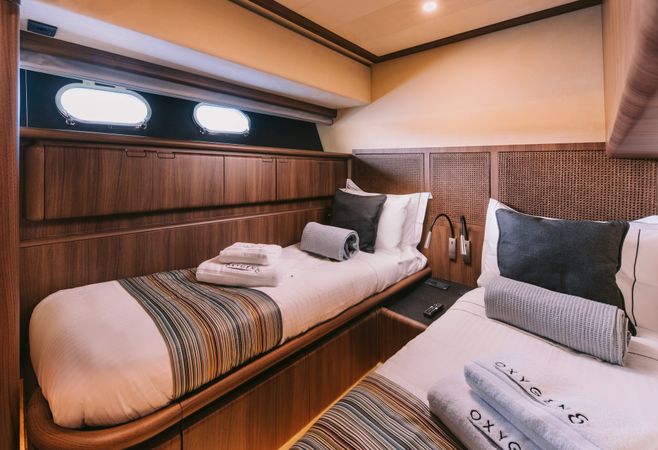 Ferretti 780 | Oxygen 8