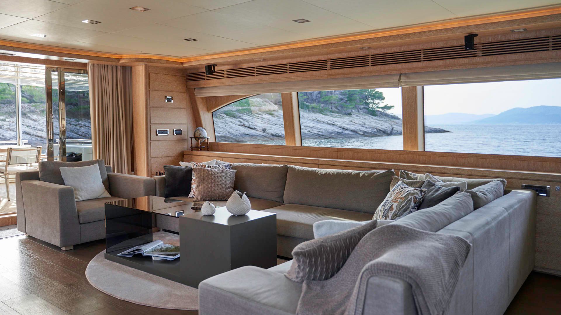 Ferretti Custom Line 112 | Acceptus