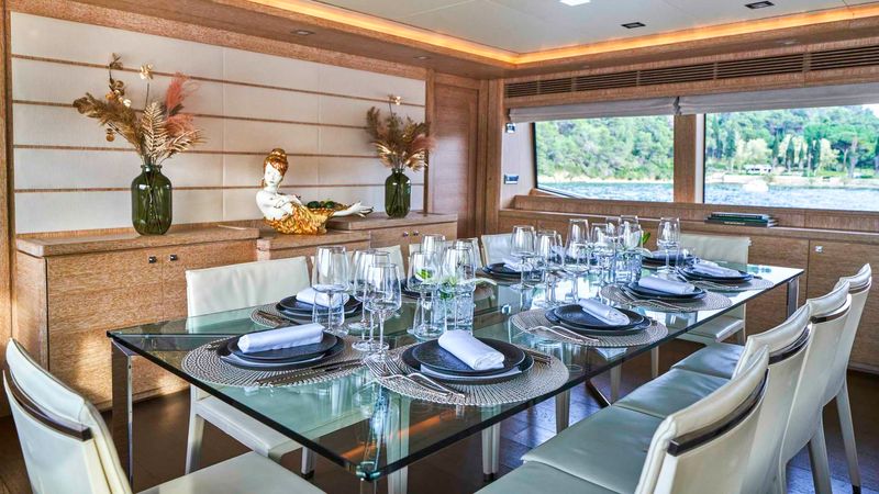 Ferretti Custom Line 112 | Acceptus