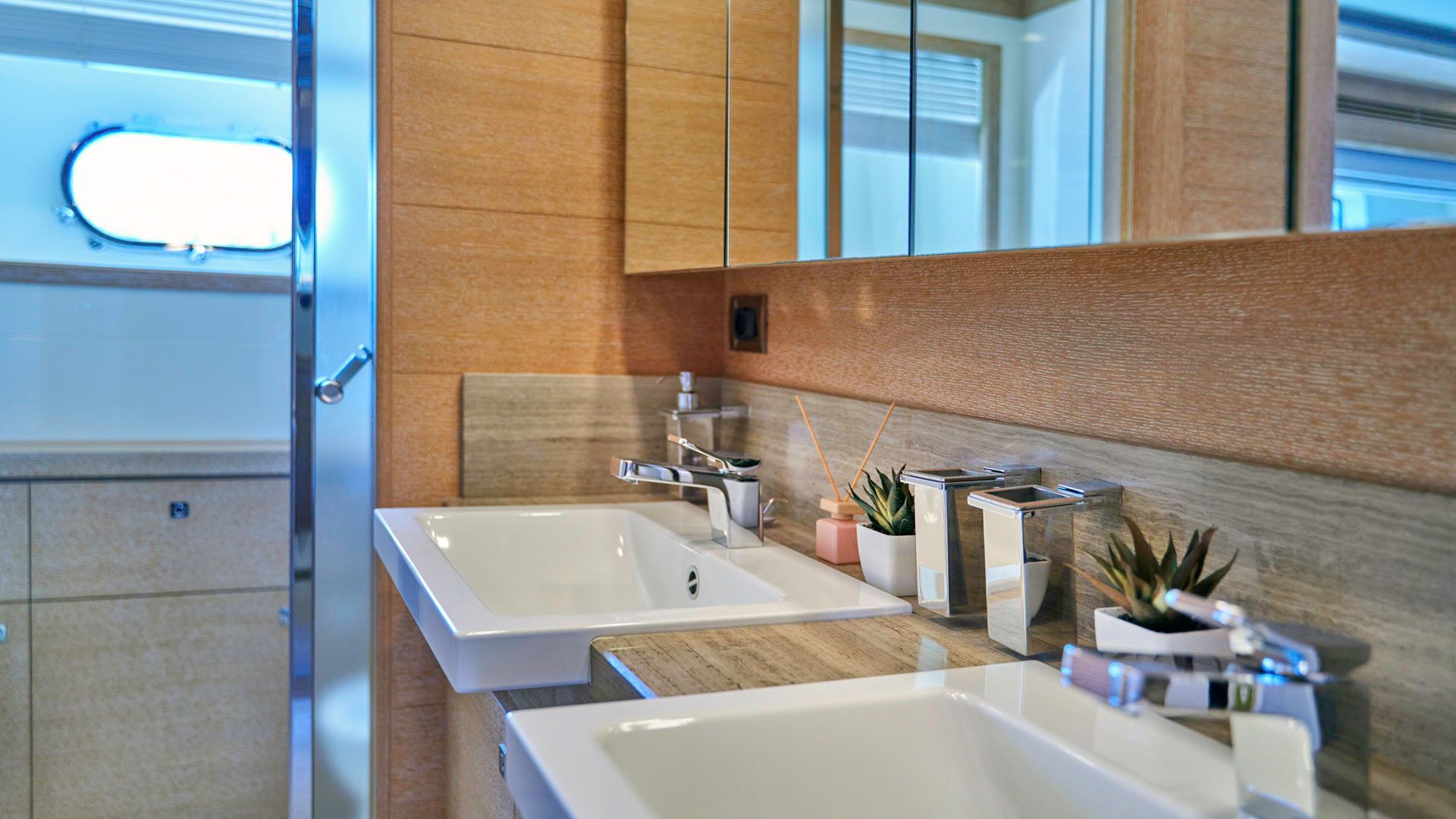 Ferretti Custom Line 112 | Acceptus