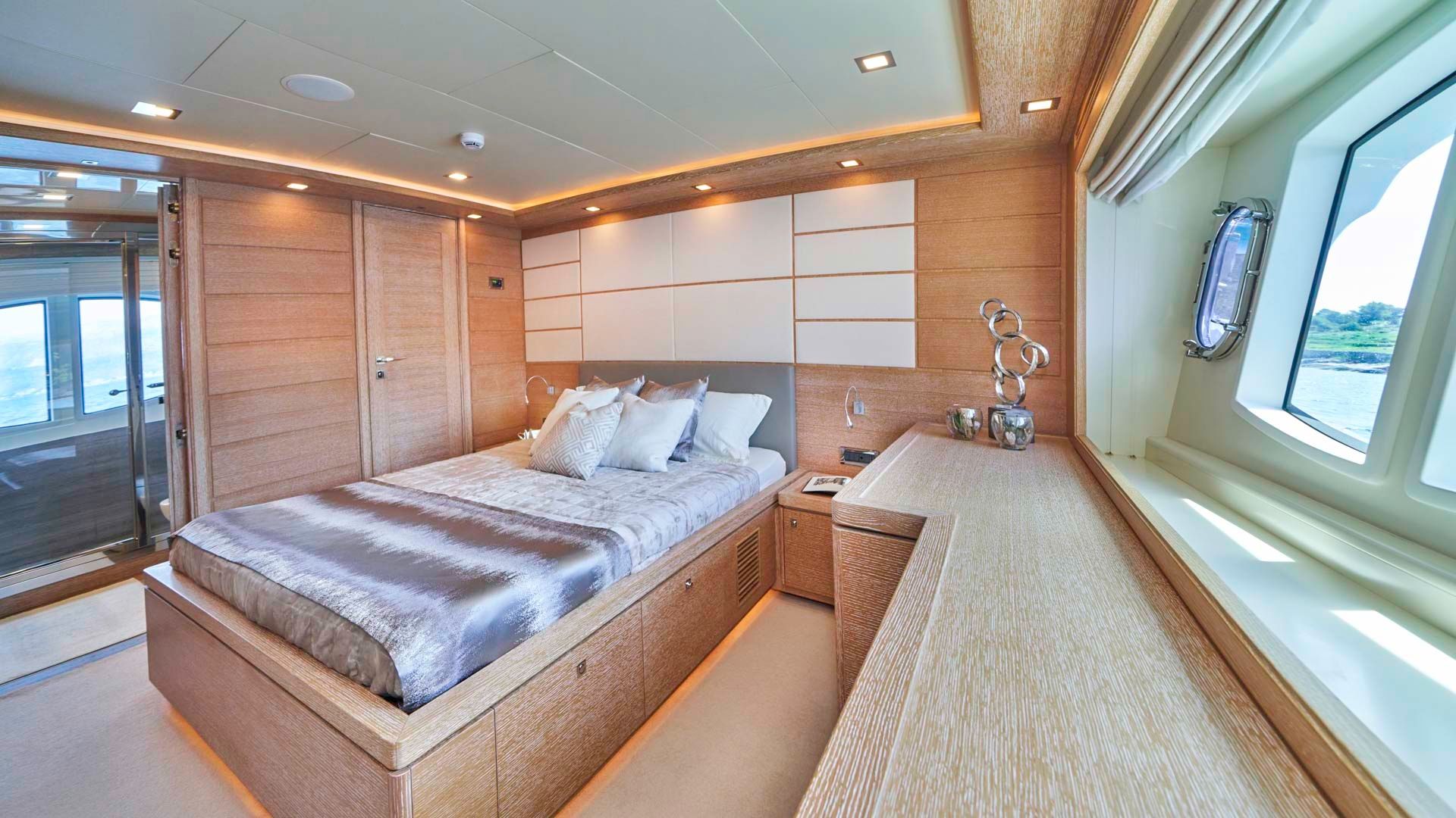 Ferretti Custom Line 112 | Acceptus