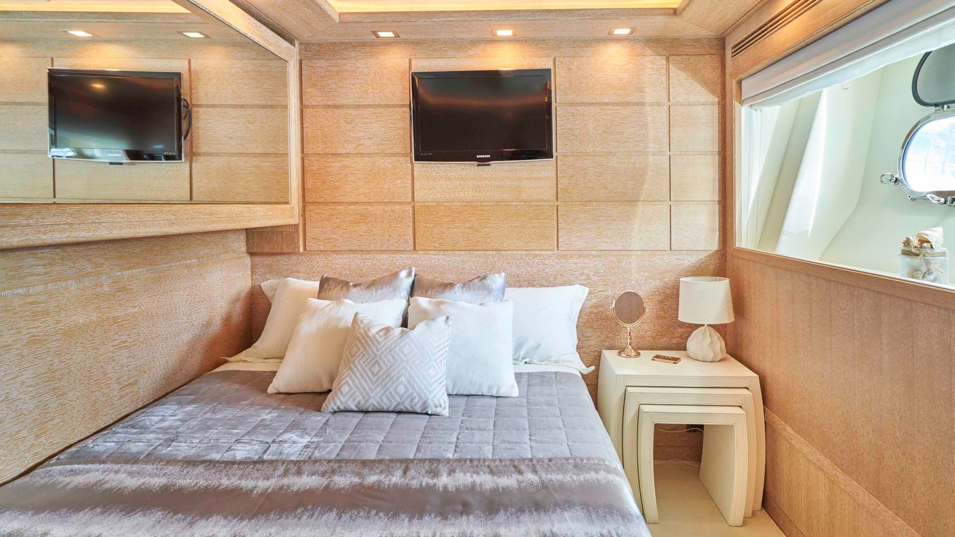 Ferretti Custom Line 112 | Acceptus