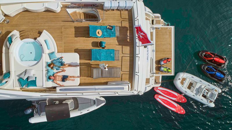 Ferretti Custom Line 112 | Acceptus