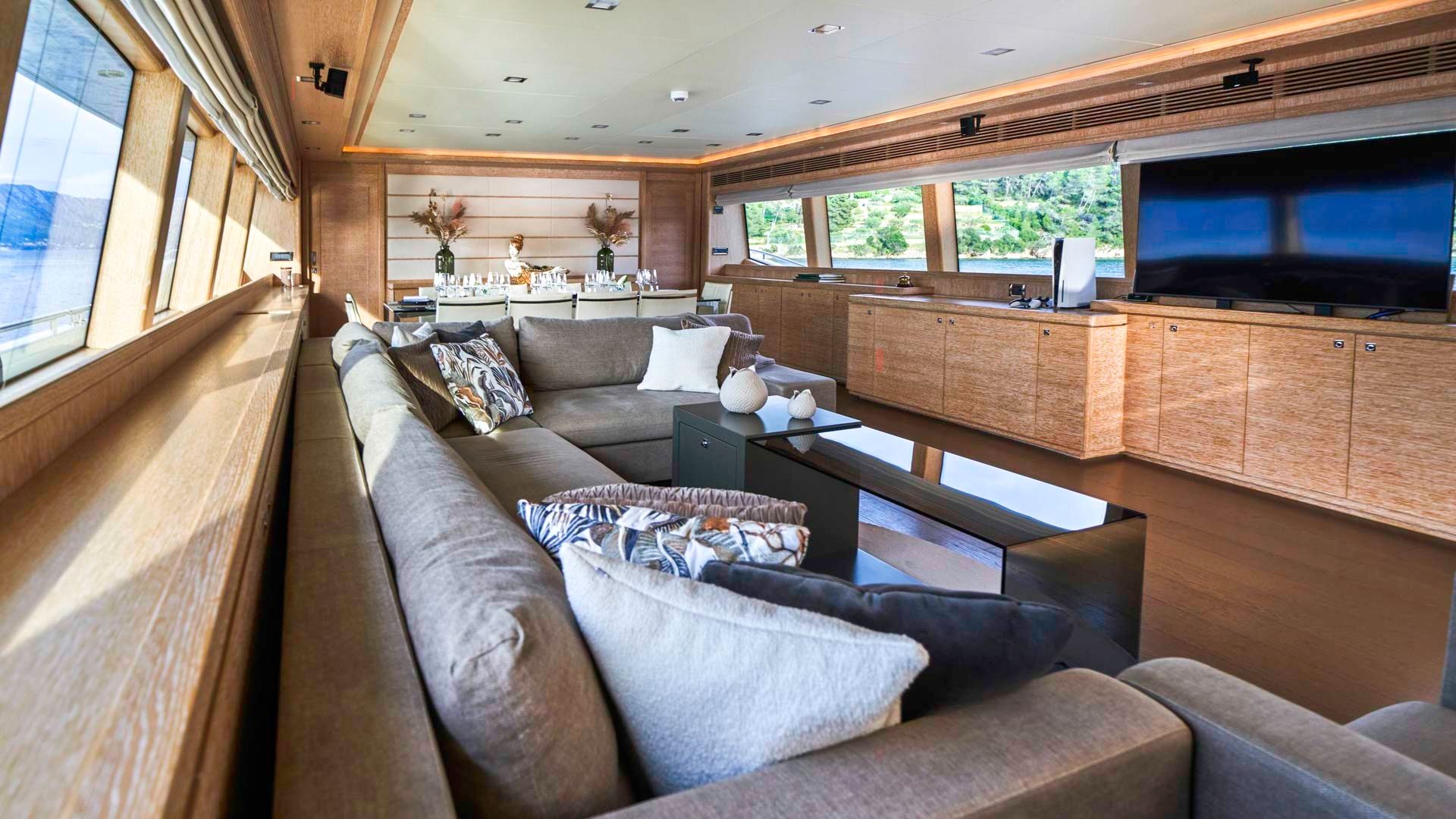 Ferretti Custom Line 112 | Acceptus