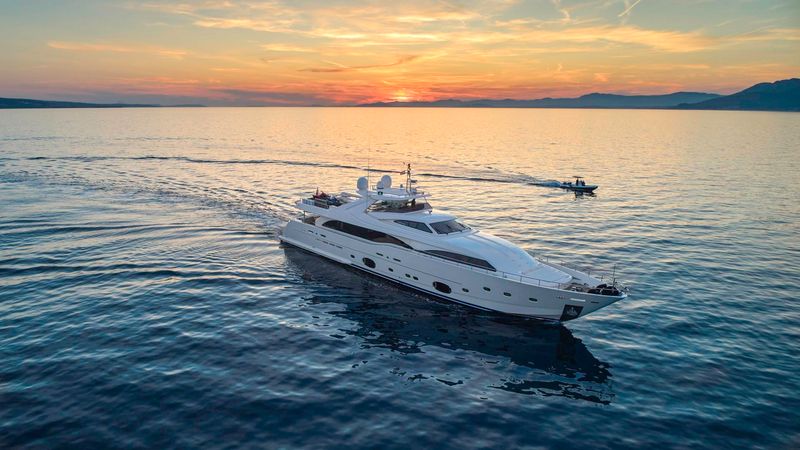 Ferretti Custom Line 112 | Acceptus