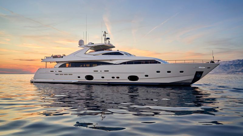 Ferretti Custom Line 112 | Acceptus