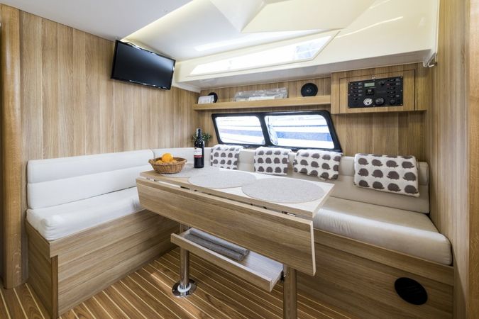 Cobra Yachts 900 | Secret Line