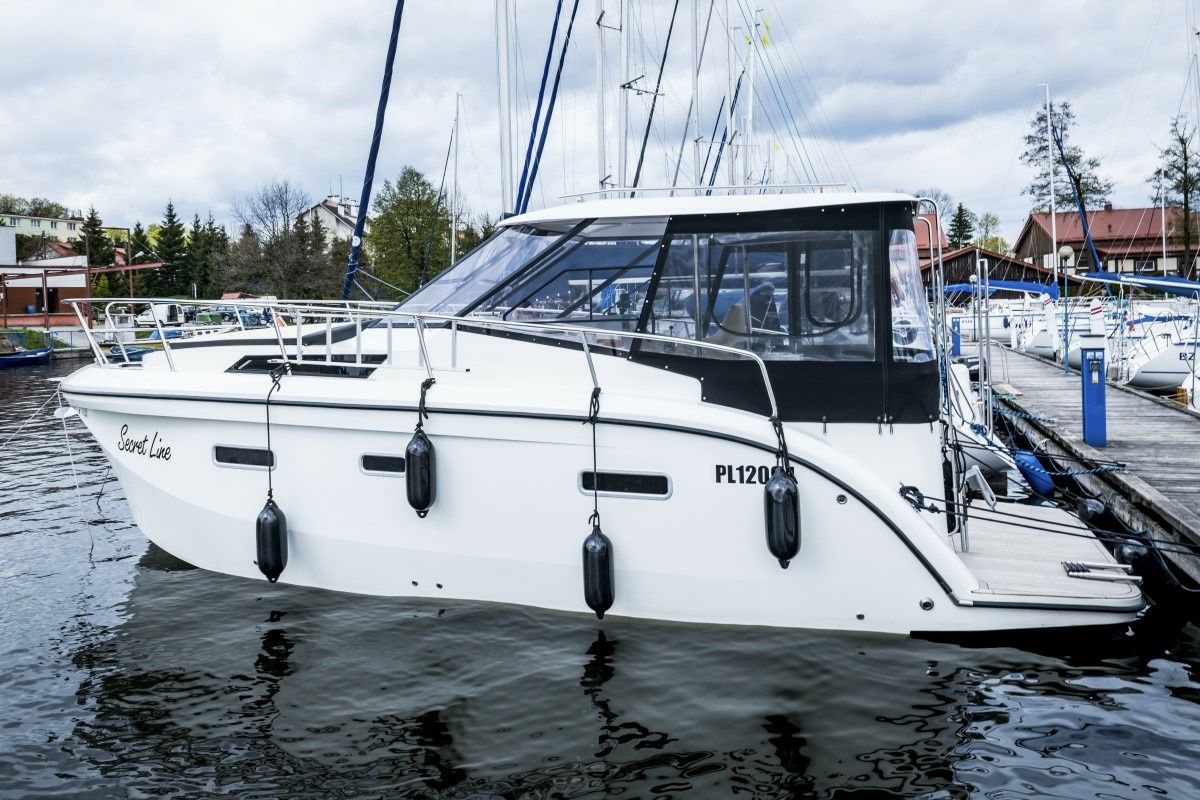 Cobra Yachts 900 | Secret Line