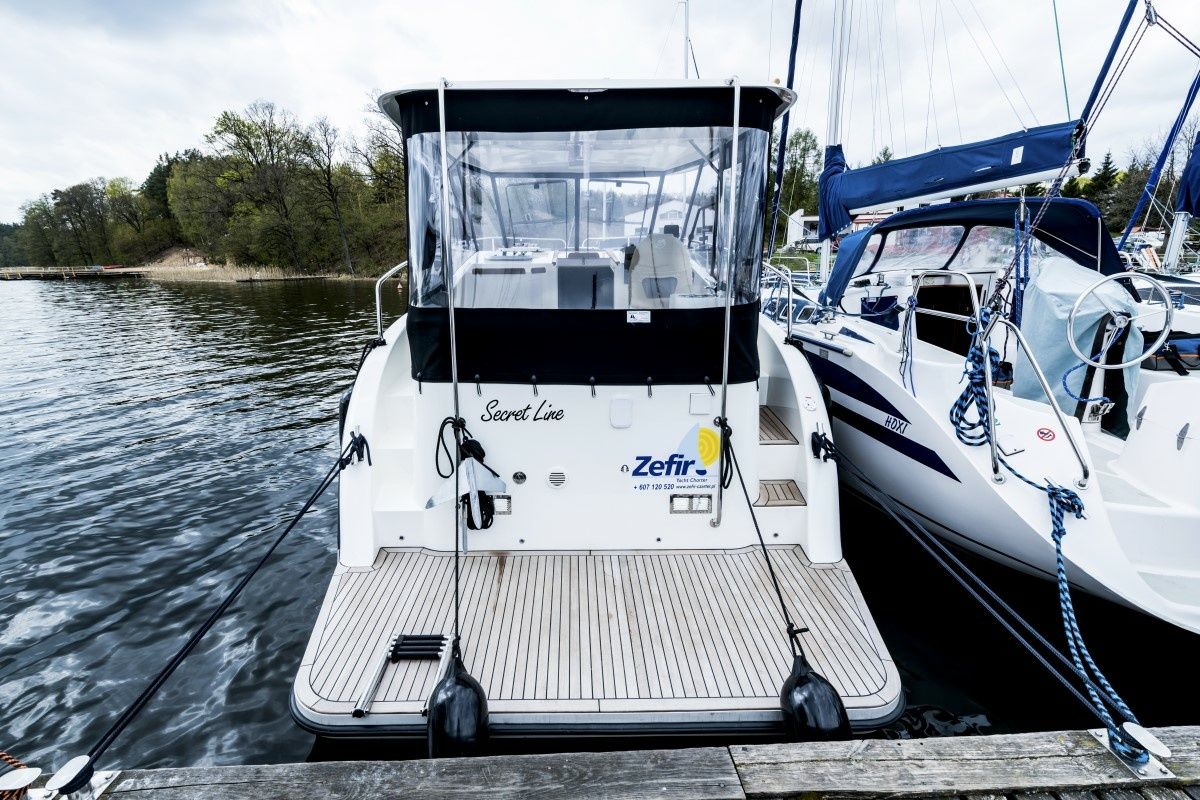 Cobra Yachts 900 | Secret Line