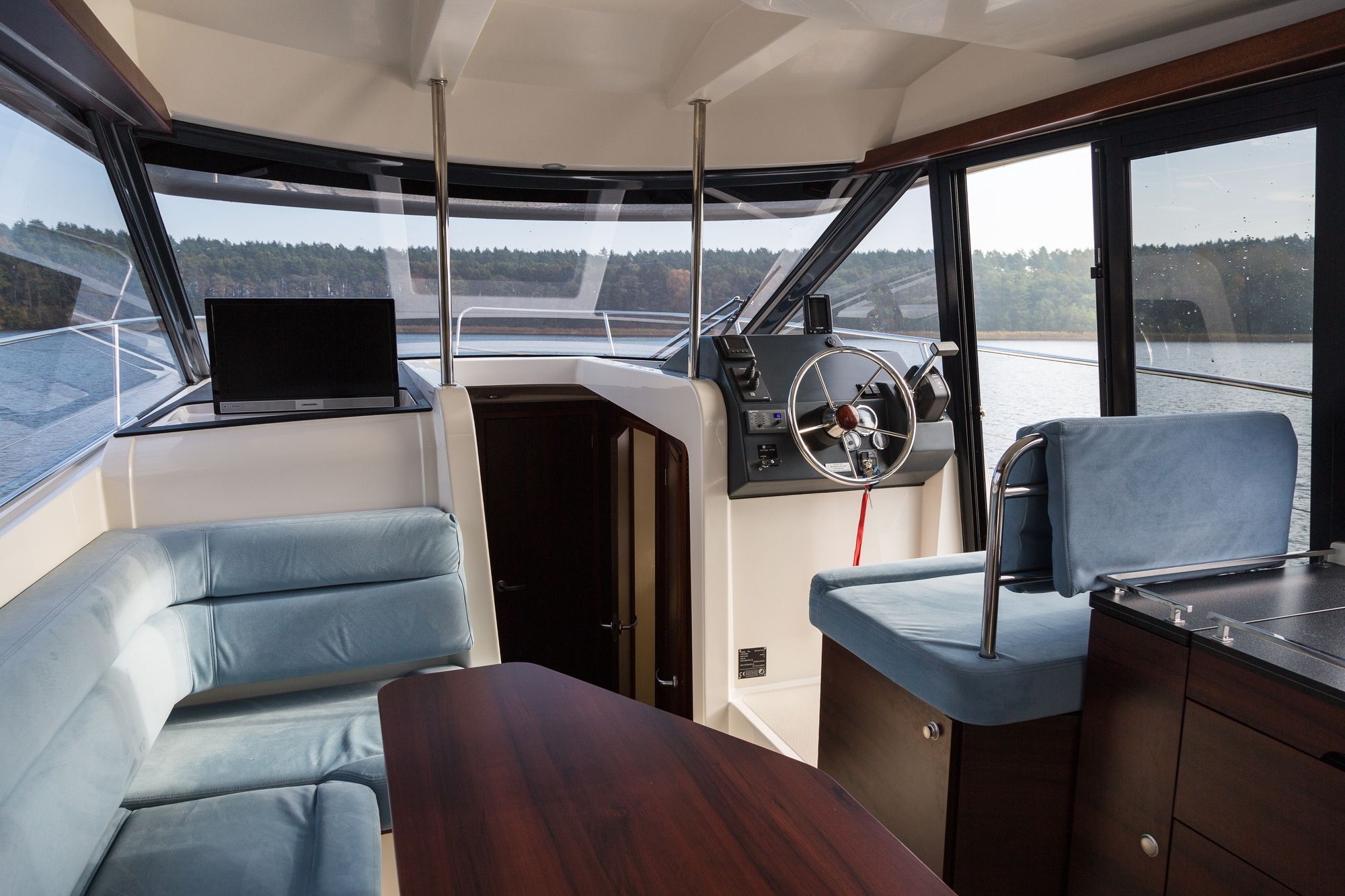 Platinum 989 Flybridge | Froher Max