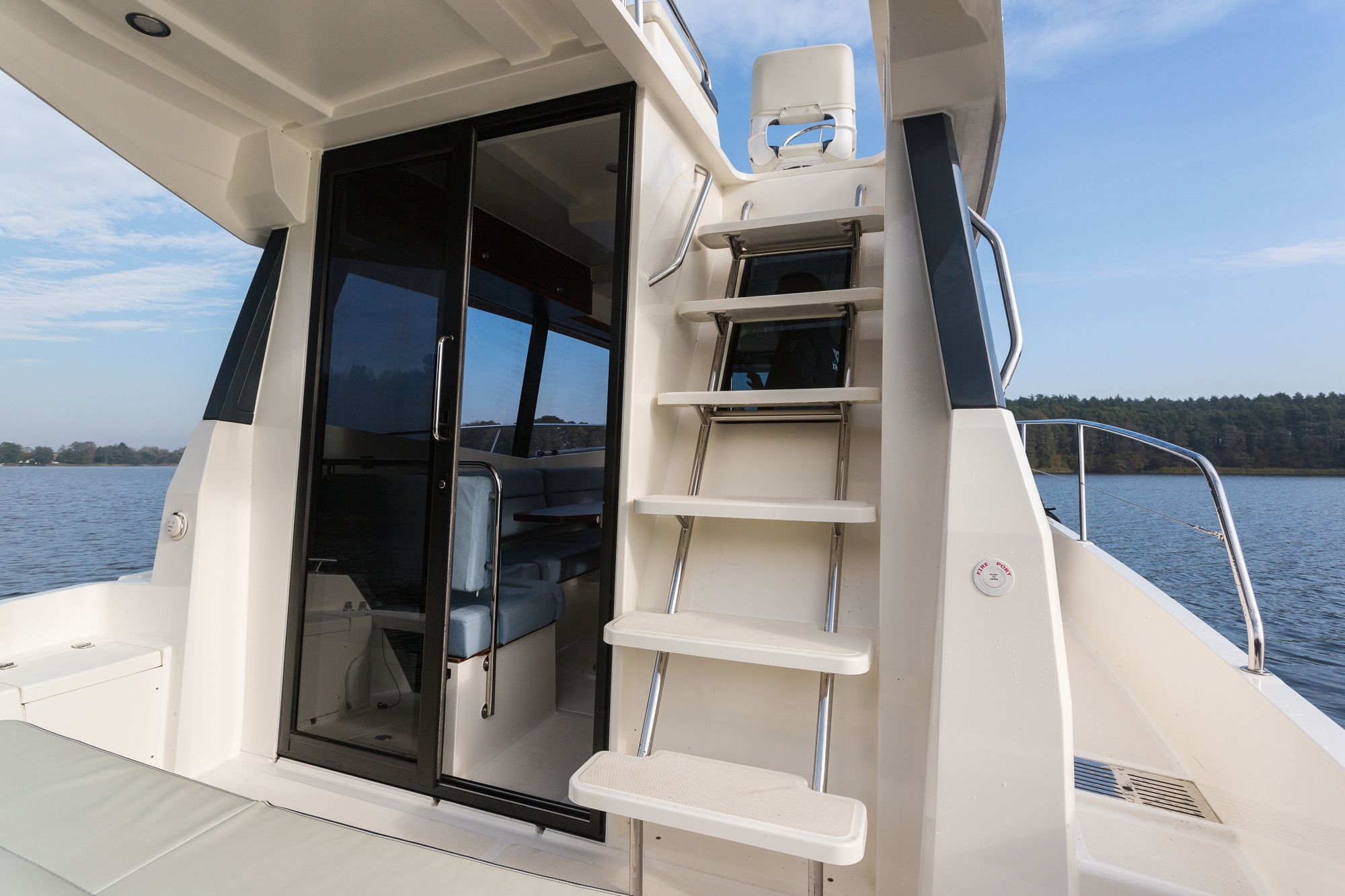 Platinum 989 Flybridge | Froher Max