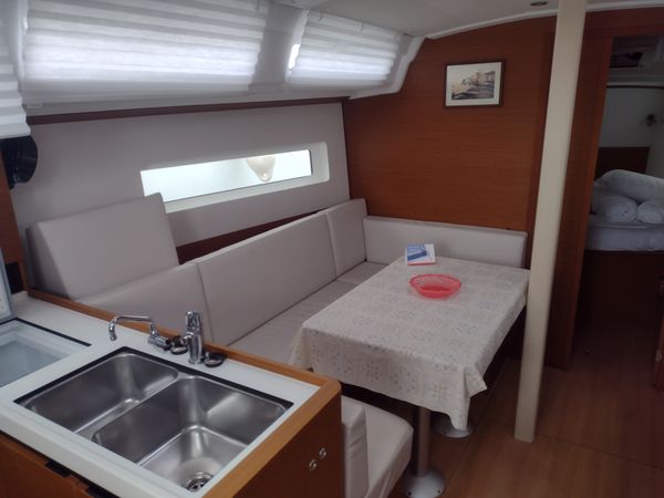 Jeanneau Sun Odyssey 380 | Philippa