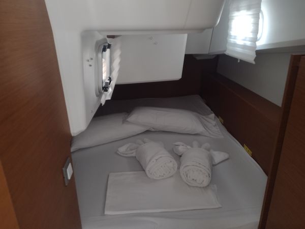 Jeanneau Sun Odyssey 380 | Philippa