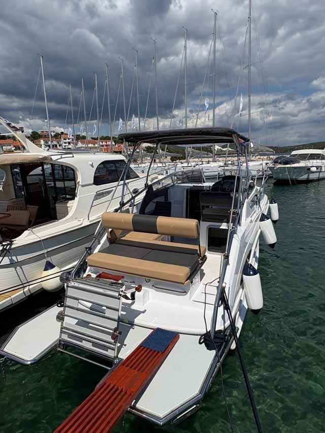 Oechsner SRX30 | Sky