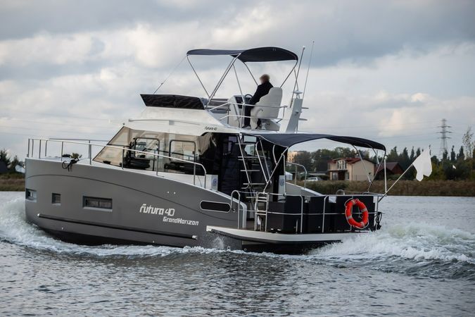 Futura 40 | Dicker Max 2