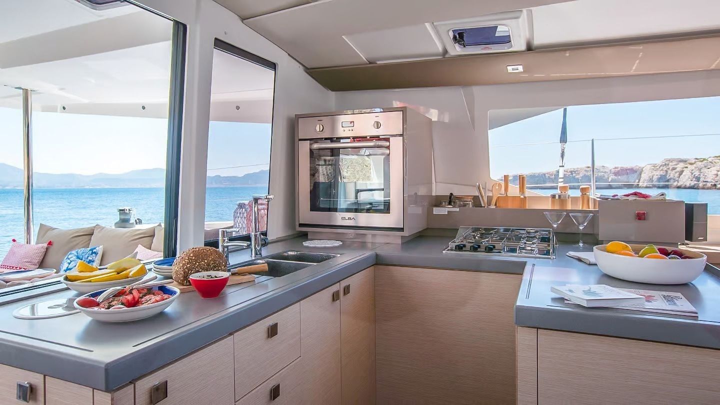 Fountaine Pajot Astrea 42 | Speakeasy