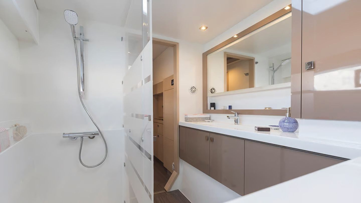 Fountaine Pajot Astrea 42 | Speakeasy