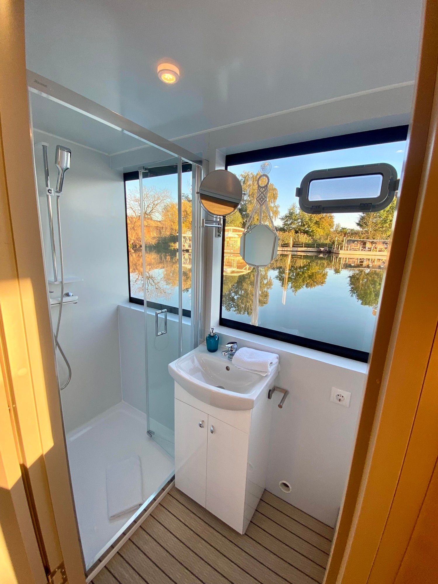 Houseboat Luxboot | Lillit 2