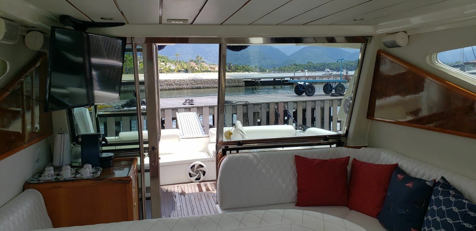 Ferretti 430 | Aquarius 3