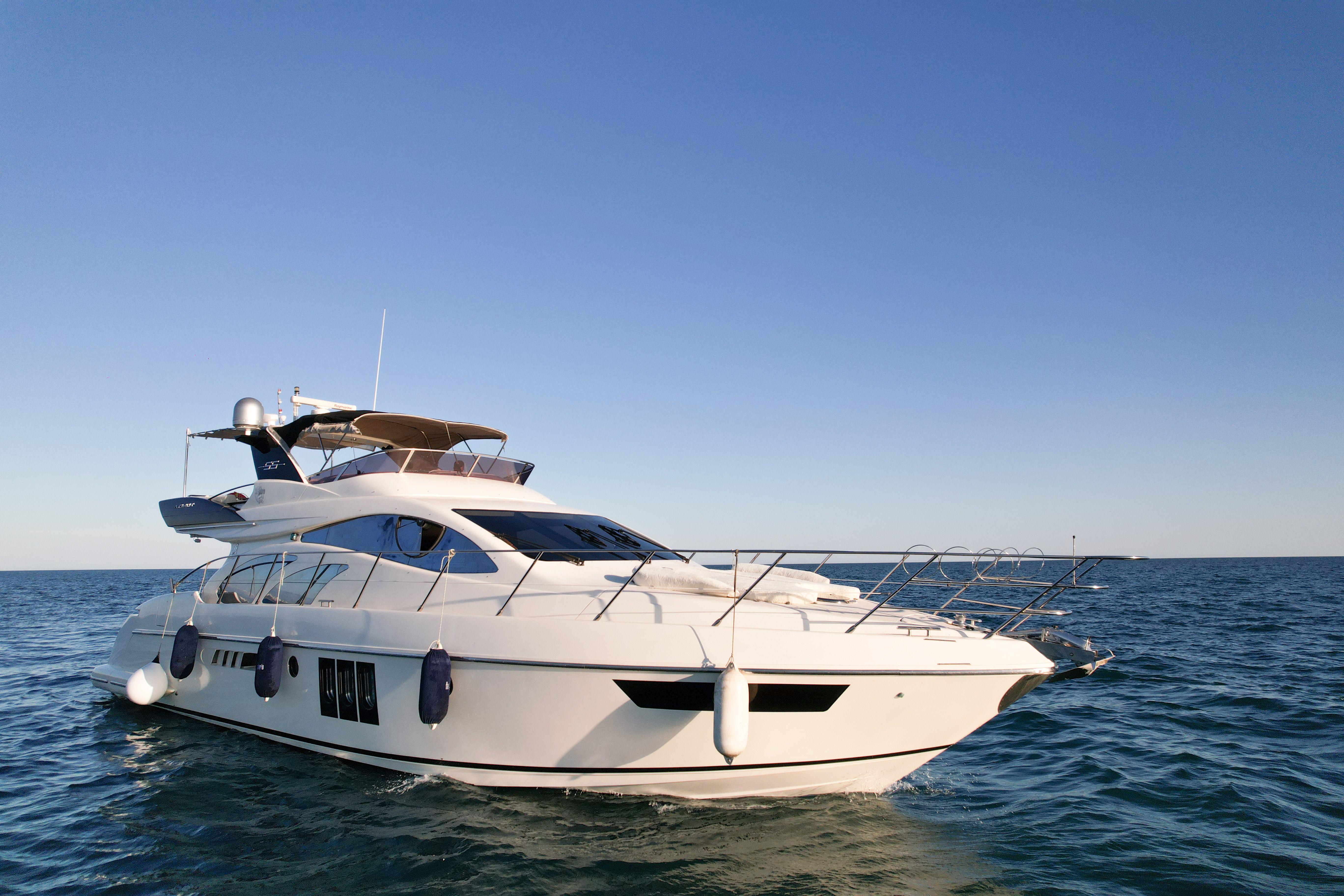 Azimut 55 | The Galeria