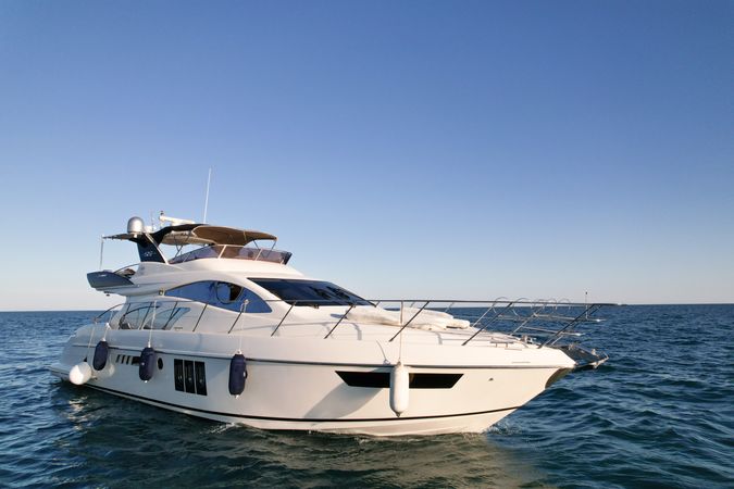 Azimut 55 | The Galeria
