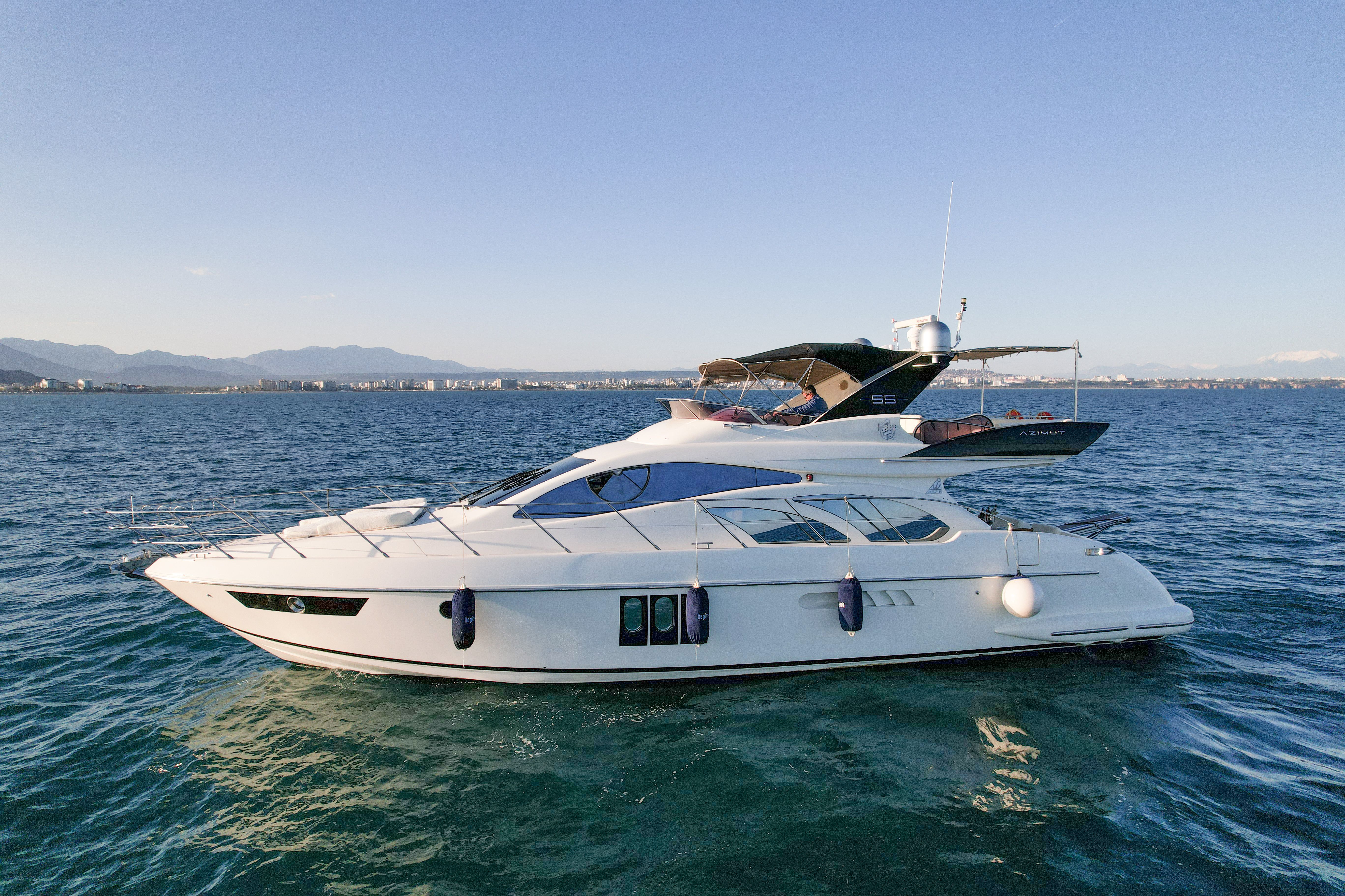 Azimut 55 | The Galeria