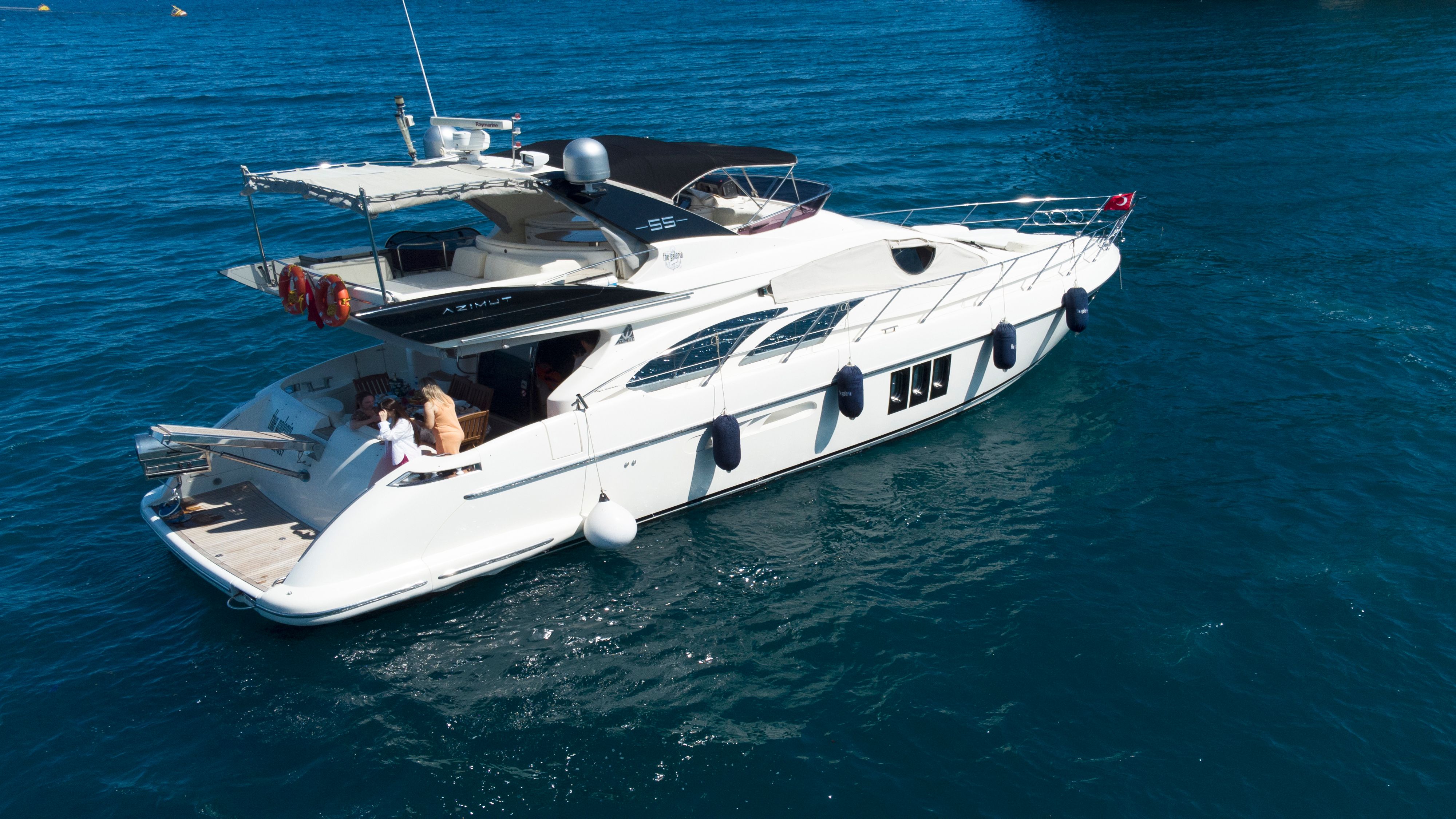 Azimut 55 | The Galeria