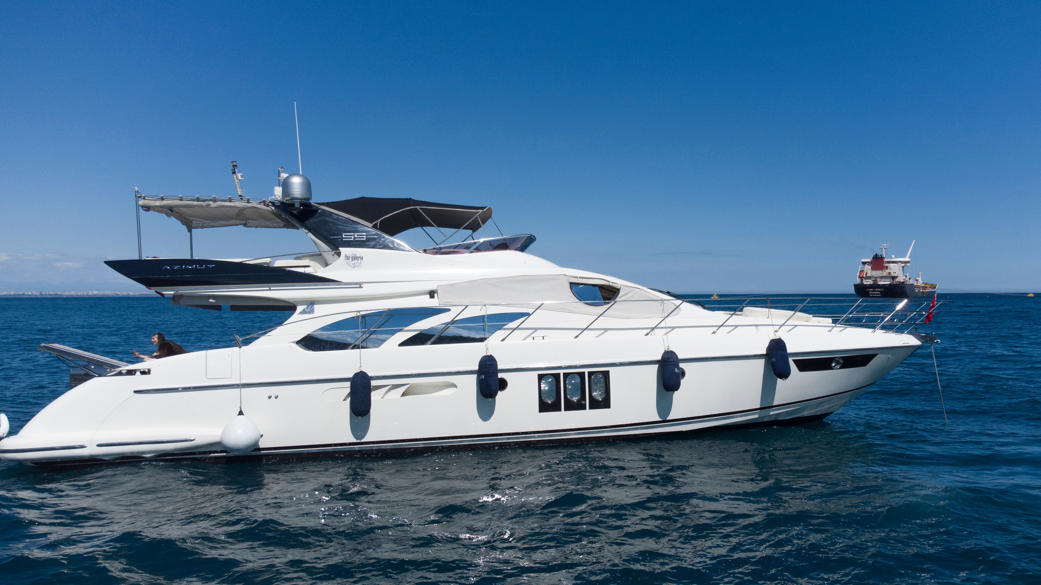 Azimut 55 | The Galeria