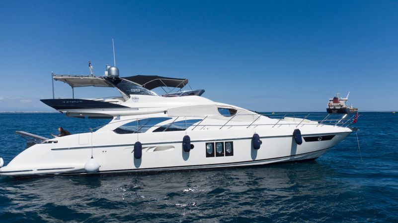 Azimut 55 | The Galeria