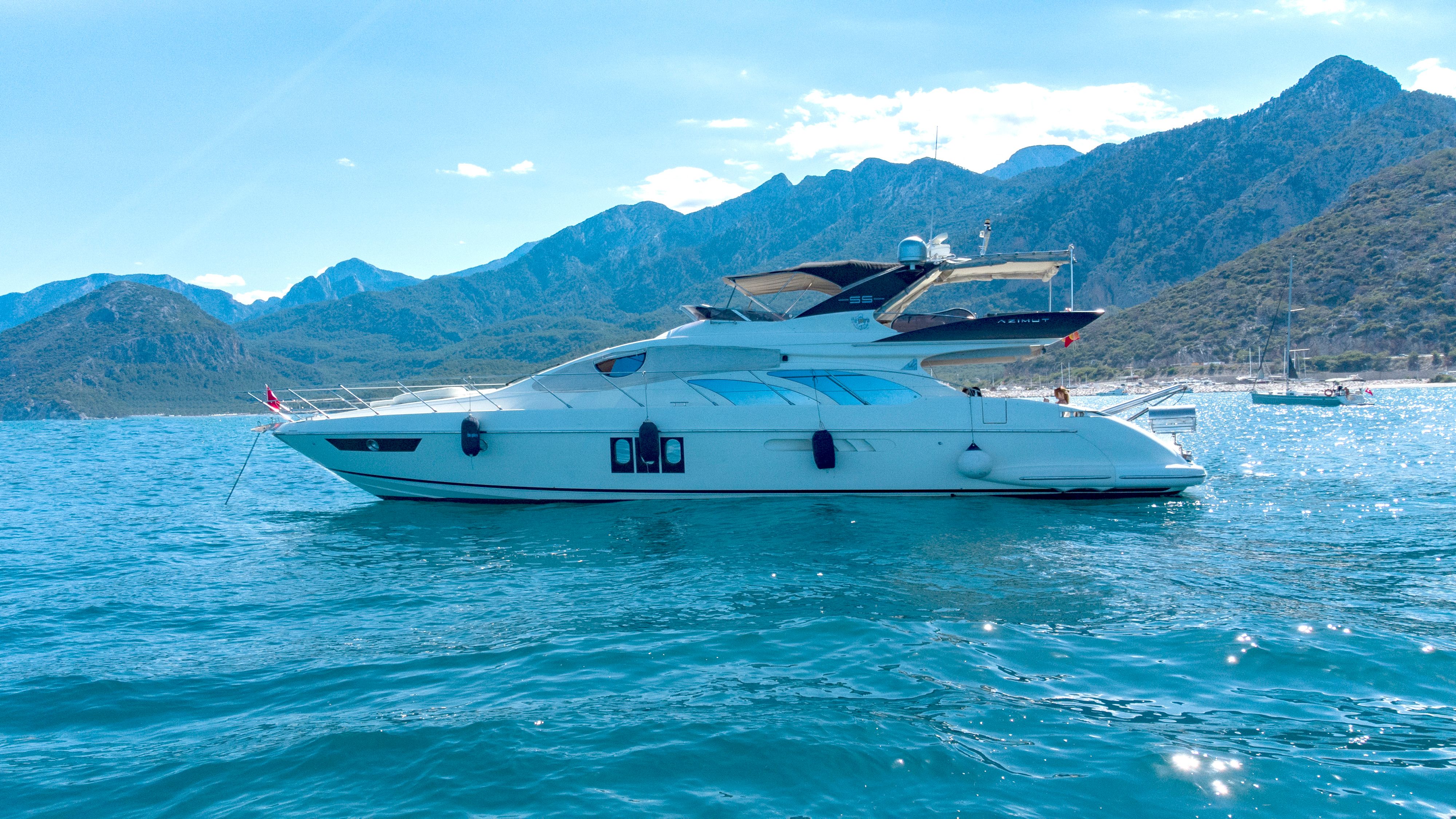 Azimut 55 | The Galeria