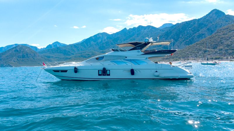Azimut 55 | The Galeria