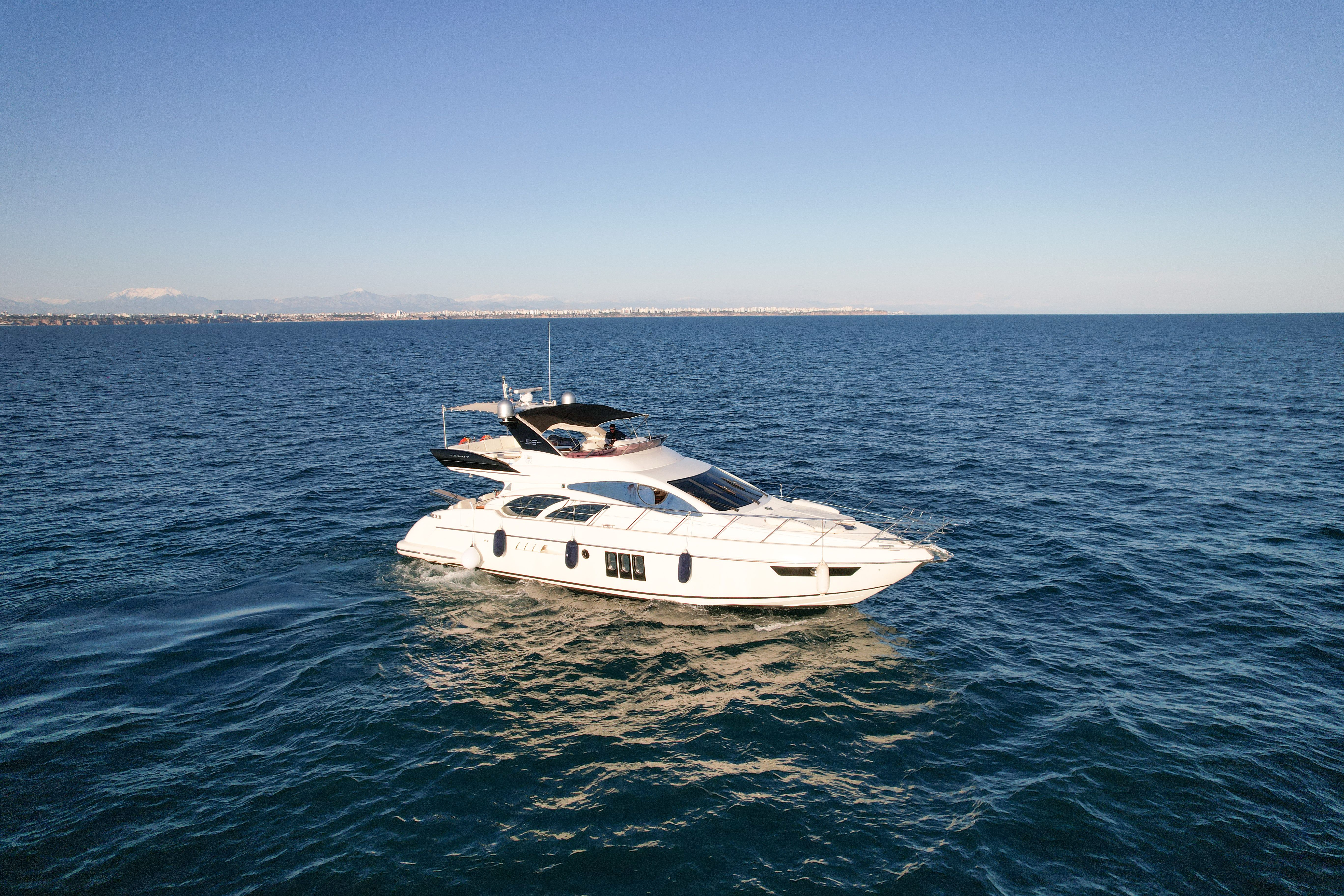 Azimut 55 | The Galeria
