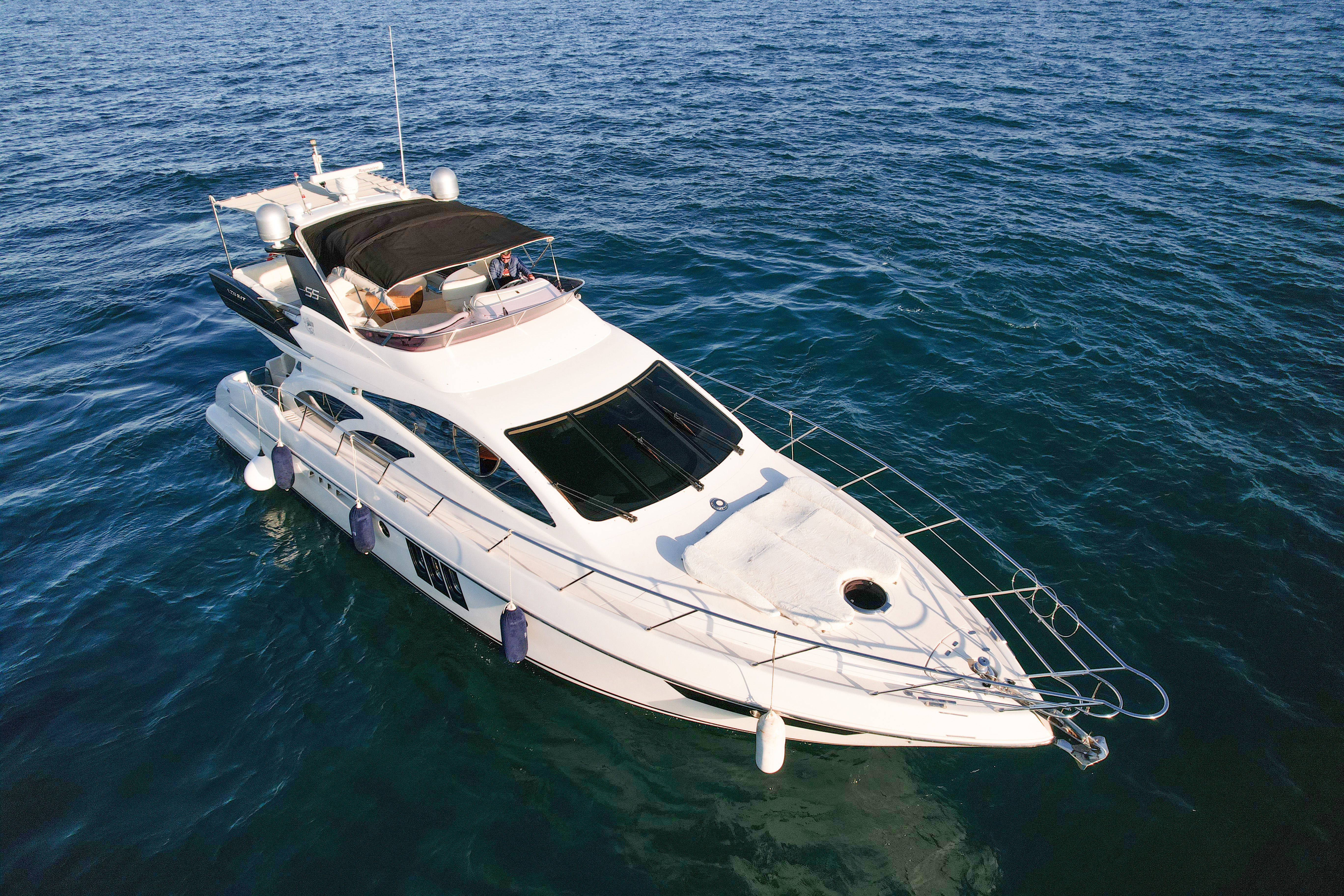 Azimut 55 | The Galeria