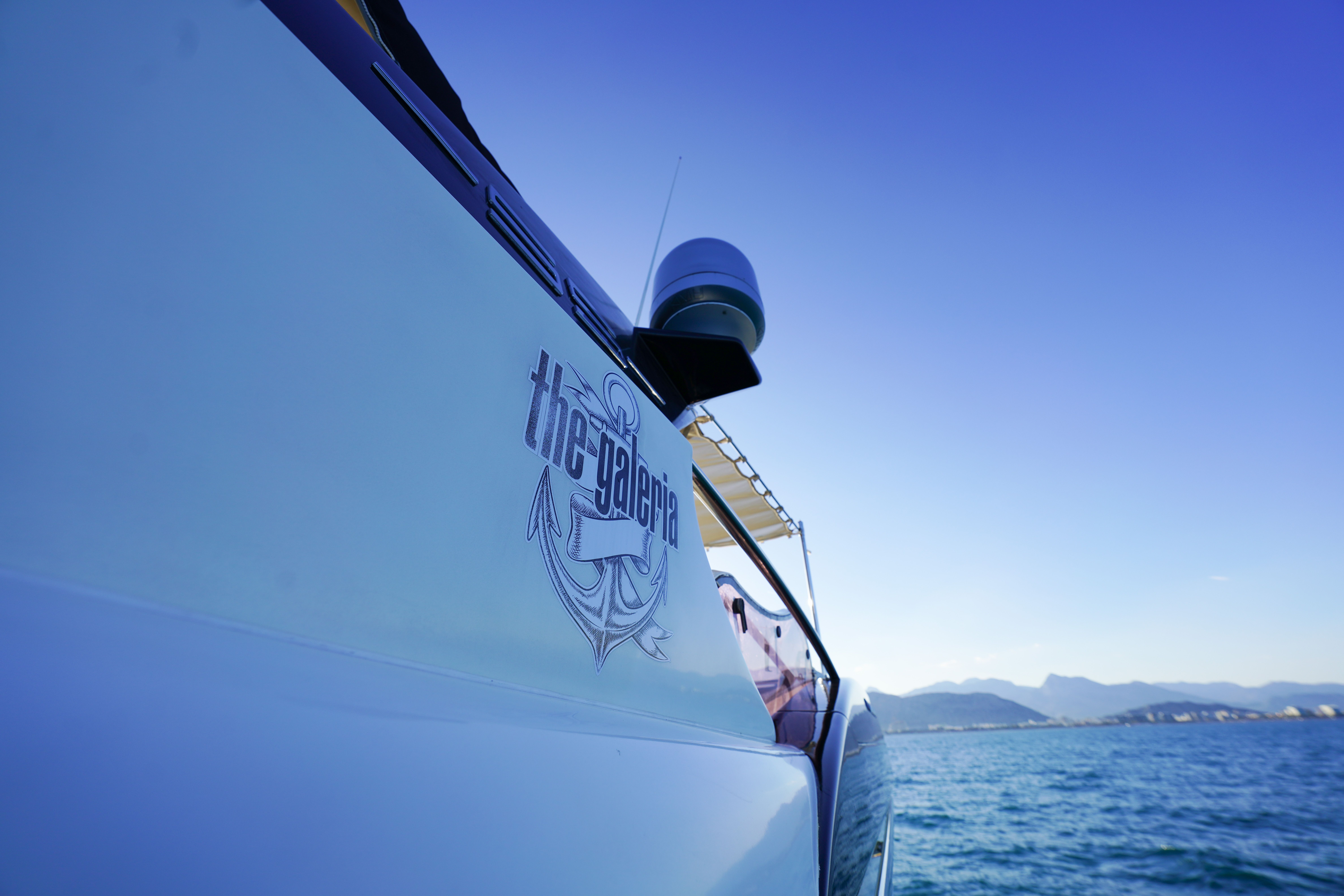 Azimut 55 | The Galeria