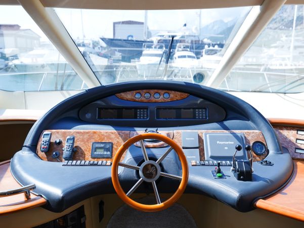 Azimut 55 | The Galeria
