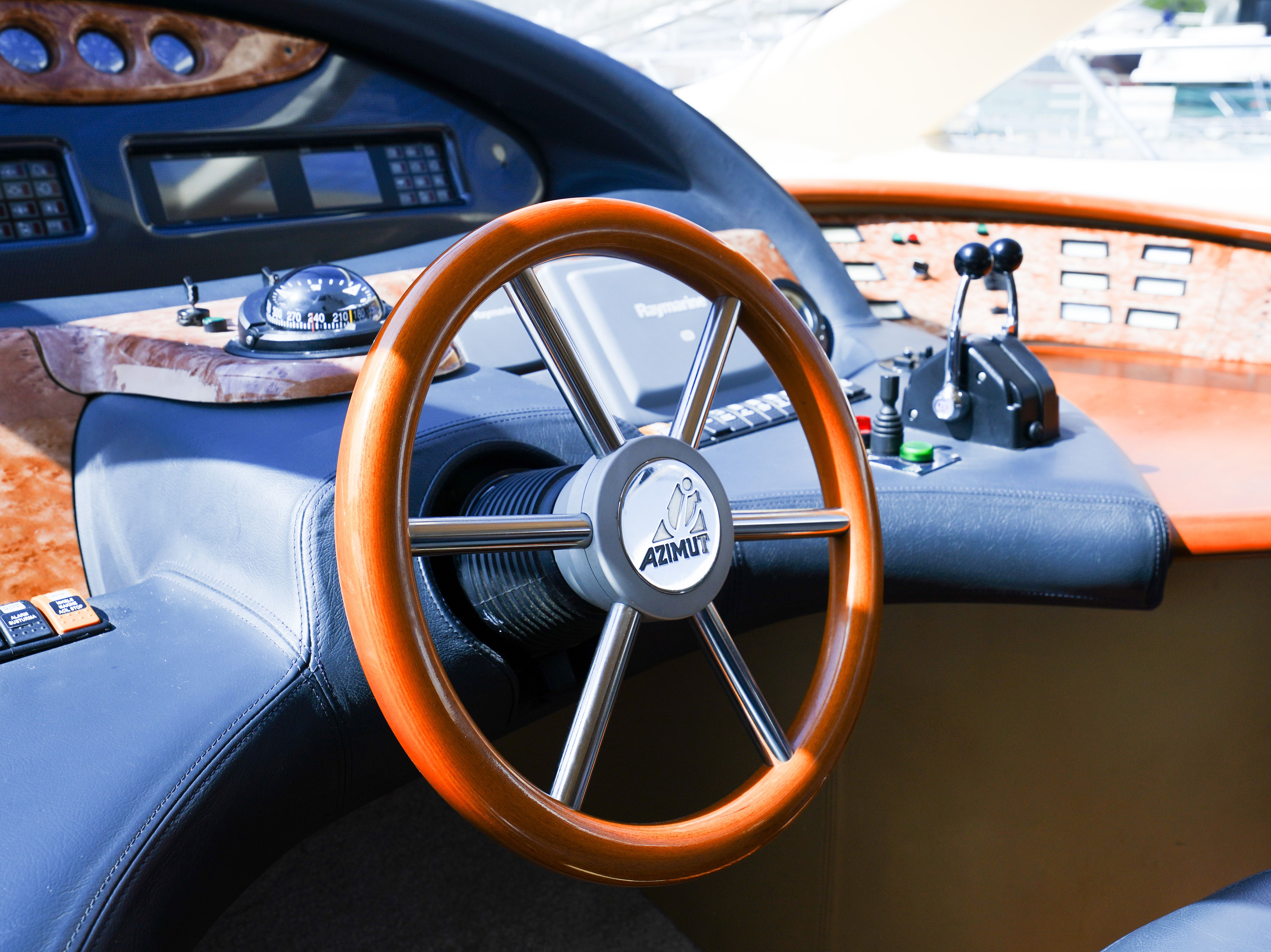 Azimut 55 | The Galeria